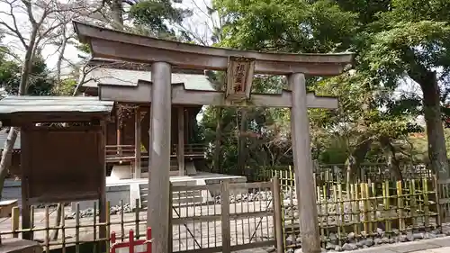 越ヶ谷久伊豆神社の鳥居