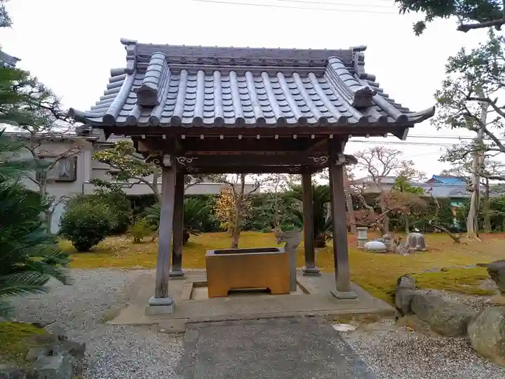 泉正寺の手水舎