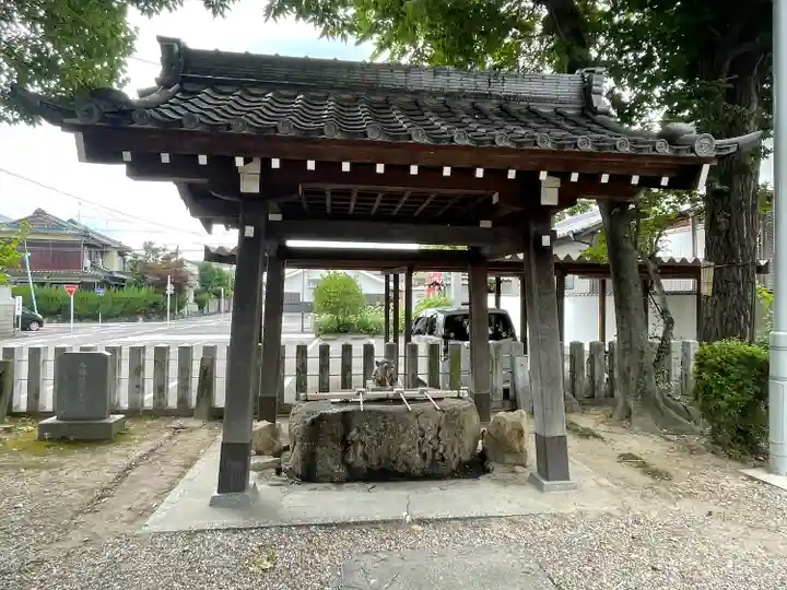 羊神社の手水舎