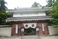 目の霊山　油山寺の山門