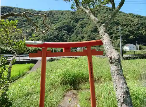 子安大明神の鳥居