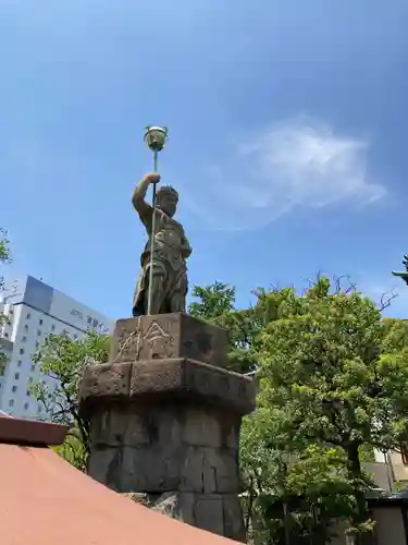 海雲寺の像