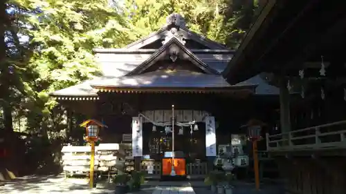 新倉富士浅間神社の本殿