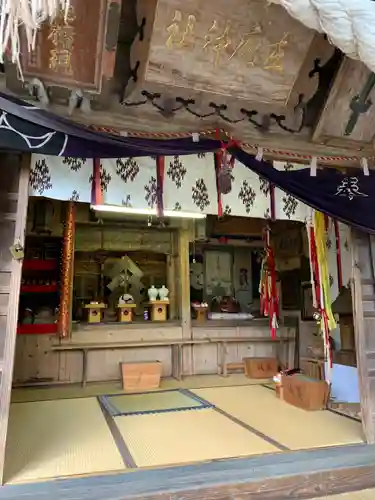 浅岸薬師神社の本殿