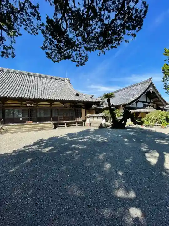 無量寺の{uncategorized: "未分類", other: "その他", undefined: "問題あり", building: "その他建物", grave: "お墓", sacred_gate: "鳥居", guardian: "狛犬", statue: "像", buddha: "仏像", history: "歴史", nature: "自然", garden: "庭園", animal: "動物", pagoda: "塔", temizu: "手水舎", mountain_gate: "山門・神門", sanctuary: "本殿・本堂", subordinate: "末社・摂社", art: "芸術", scenery: "景色", jizo: "地蔵", ema: "絵馬", goshuin: "御朱印", omikuji: "おみくじ", items: "授与品その他", amulet: "お守り", goshuincho: "御朱印帳", eats: "食事", festival: "お祭り", votive_dance: "神楽", shichigosan: "七五三参", wedding: "結婚式", experience: "体験その他", initially: "初詣", around: "周辺", anti_infection: "感染症対策"}