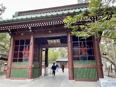 高徳院の山門・神門