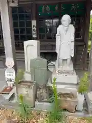 葦航寺の像