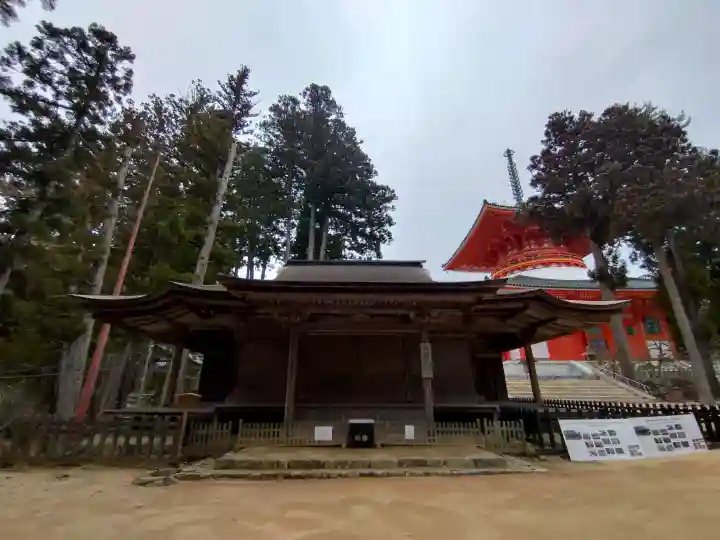 壇上伽藍の{uncategorized: "未分類", other: "その他", undefined: "問題あり", building: "その他建物", grave: "お墓", sacred_gate: "鳥居", guardian: "狛犬", statue: "像", buddha: "仏像", history: "歴史", nature: "自然", garden: "庭園", animal: "動物", pagoda: "塔", temizu: "手水舎", mountain_gate: "山門・神門", sanctuary: "本殿・本堂", subordinate: "末社・摂社", art: "芸術", scenery: "景色", jizo: "地蔵", ema: "絵馬", goshuin: "御朱印", omikuji: "おみくじ", items: "授与品その他", amulet: "お守り", goshuincho: "御朱印帳", eats: "食事", festival: "お祭り", votive_dance: "神楽", shichigosan: "七五三参", wedding: "結婚式", experience: "体験その他", initially: "初詣", around: "周辺", anti_infection: "感染症対策"}