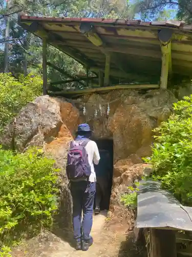 日向大神宮の{uncategorized: "未分類", other: "その他", undefined: "問題あり", building: "その他建物", grave: "お墓", sacred_gate: "鳥居", guardian: "狛犬", statue: "像", buddha: "仏像", history: "歴史", nature: "自然", garden: "庭園", animal: "動物", pagoda: "塔", temizu: "手水舎", mountain_gate: "山門・神門", sanctuary: "本殿・本堂", subordinate: "末社・摂社", art: "芸術", scenery: "景色", jizo: "地蔵", ema: "絵馬", goshuin: "御朱印", omikuji: "おみくじ", items: "授与品その他", amulet: "お守り", goshuincho: "御朱印帳", eats: "食事", festival: "お祭り", votive_dance: "神楽", shichigosan: "七五三参", wedding: "結婚式", experience: "体験その他", initially: "初詣", around: "周辺", anti_infection: "感染症対策"}