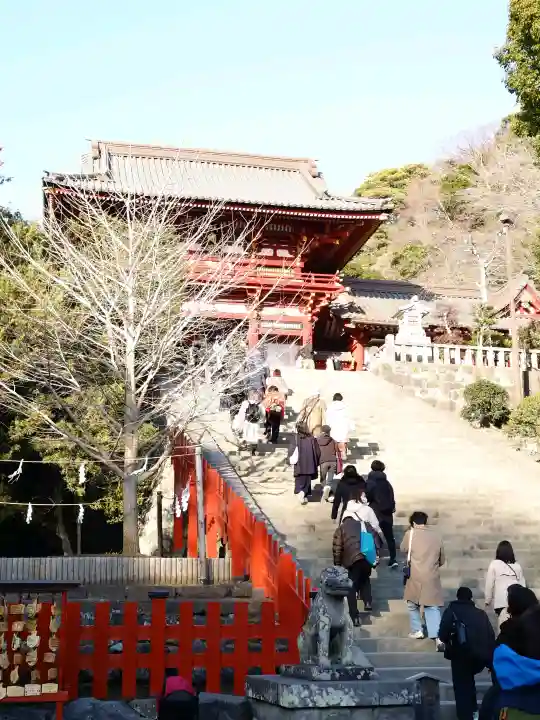 鶴岡八幡宮の{uncategorized: "未分類", other: "その他", undefined: "問題あり", building: "その他建物", grave: "お墓", sacred_gate: "鳥居", guardian: "狛犬", statue: "像", buddha: "仏像", history: "歴史", nature: "自然", garden: "庭園", animal: "動物", pagoda: "塔", temizu: "手水舎", mountain_gate: "山門・神門", sanctuary: "本殿・本堂", subordinate: "末社・摂社", art: "芸術", scenery: "景色", jizo: "地蔵", ema: "絵馬", goshuin: "御朱印", omikuji: "おみくじ", items: "授与品その他", amulet: "お守り", goshuincho: "御朱印帳", eats: "食事", festival: "お祭り", votive_dance: "神楽", shichigosan: "七五三参", wedding: "結婚式", experience: "体験その他", initially: "初詣", around: "周辺", anti_infection: "感染症対策"}