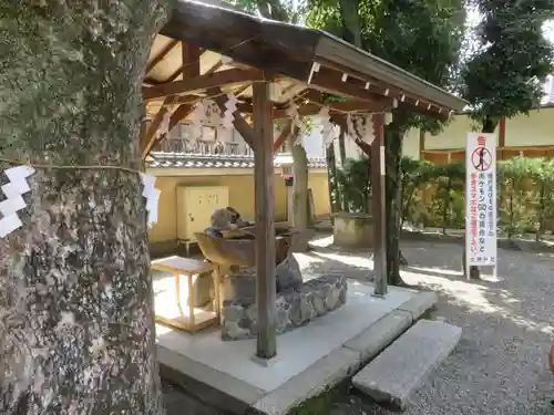 率川神社（大神神社摂社）の手水舎