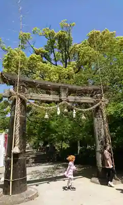 與止日女神社の鳥居