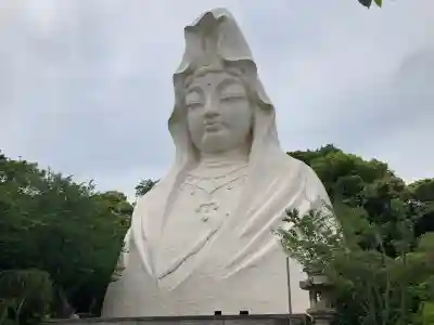 大船観音寺の{uncategorized: "未分類", other: "その他", undefined: "問題あり", building: "その他建物", grave: "お墓", sacred_gate: "鳥居", guardian: "狛犬", statue: "像", buddha: "仏像", history: "歴史", nature: "自然", garden: "庭園", animal: "動物", pagoda: "塔", temizu: "手水舎", mountain_gate: "山門・神門", sanctuary: "本殿・本堂", subordinate: "末社・摂社", art: "芸術", scenery: "景色", jizo: "地蔵", ema: "絵馬", goshuin: "御朱印", omikuji: "おみくじ", items: "授与品その他", amulet: "お守り", goshuincho: "御朱印帳", eats: "食事", festival: "お祭り", votive_dance: "神楽", shichigosan: "七五三参", wedding: "結婚式", experience: "体験その他", initially: "初詣", around: "周辺", anti_infection: "感染症対策"}