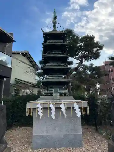 五方山熊野神社の{uncategorized: "未分類", other: "その他", undefined: "問題あり", building: "その他建物", grave: "お墓", sacred_gate: "鳥居", guardian: "狛犬", statue: "像", buddha: "仏像", history: "歴史", nature: "自然", garden: "庭園", animal: "動物", pagoda: "塔", temizu: "手水舎", mountain_gate: "山門・神門", sanctuary: "本殿・本堂", subordinate: "末社・摂社", art: "芸術", scenery: "景色", jizo: "地蔵", ema: "絵馬", goshuin: "御朱印", omikuji: "おみくじ", items: "授与品その他", amulet: "お守り", goshuincho: "御朱印帳", eats: "食事", festival: "お祭り", votive_dance: "神楽", shichigosan: "七五三参", wedding: "結婚式", experience: "体験その他", initially: "初詣", around: "周辺", anti_infection: "感染症対策"}