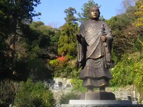 妙本寺の像