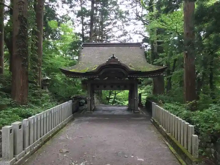 大神山神社奥宮の山門・神門
