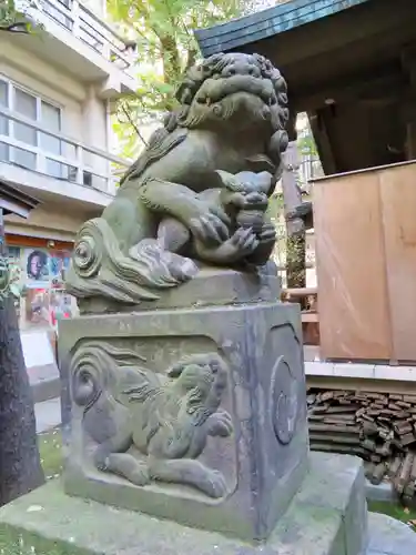 稲荷鬼王神社の狛犬