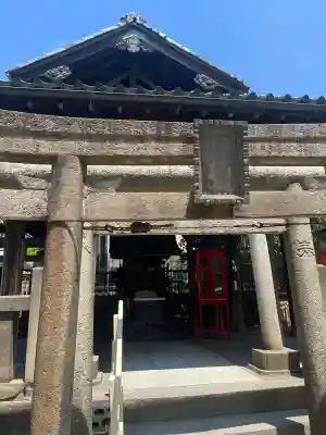 被官稲荷神社の{uncategorized: "未分類", other: "その他", undefined: "問題あり", building: "その他建物", grave: "お墓", sacred_gate: "鳥居", guardian: "狛犬", statue: "像", buddha: "仏像", history: "歴史", nature: "自然", garden: "庭園", animal: "動物", pagoda: "塔", temizu: "手水舎", mountain_gate: "山門・神門", sanctuary: "本殿・本堂", subordinate: "末社・摂社", art: "芸術", scenery: "景色", jizo: "地蔵", ema: "絵馬", goshuin: "御朱印", omikuji: "おみくじ", items: "授与品その他", amulet: "お守り", goshuincho: "御朱印帳", eats: "食事", festival: "お祭り", votive_dance: "神楽", shichigosan: "七五三参", wedding: "結婚式", experience: "体験その他", initially: "初詣", around: "周辺", anti_infection: "感染症対策"}