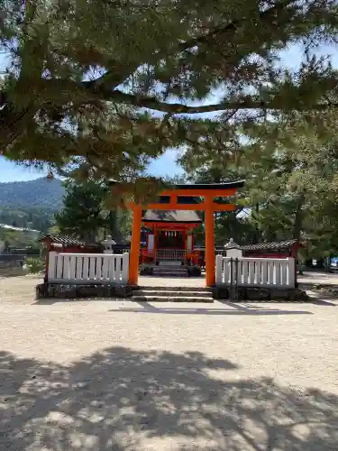 厳島神社の{uncategorized: "未分類", other: "その他", undefined: "問題あり", building: "その他建物", grave: "お墓", sacred_gate: "鳥居", guardian: "狛犬", statue: "像", buddha: "仏像", history: "歴史", nature: "自然", garden: "庭園", animal: "動物", pagoda: "塔", temizu: "手水舎", mountain_gate: "山門・神門", sanctuary: "本殿・本堂", subordinate: "末社・摂社", art: "芸術", scenery: "景色", jizo: "地蔵", ema: "絵馬", goshuin: "御朱印", omikuji: "おみくじ", items: "授与品その他", amulet: "お守り", goshuincho: "御朱印帳", eats: "食事", festival: "お祭り", votive_dance: "神楽", shichigosan: "七五三参", wedding: "結婚式", experience: "体験その他", initially: "初詣", around: "周辺", anti_infection: "感染症対策"}