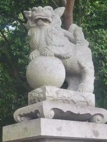 素鵞神社の狛犬