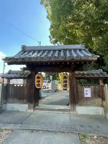 大依羅神社の山門