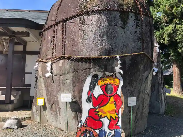 三ツ石神社(岩手県)
