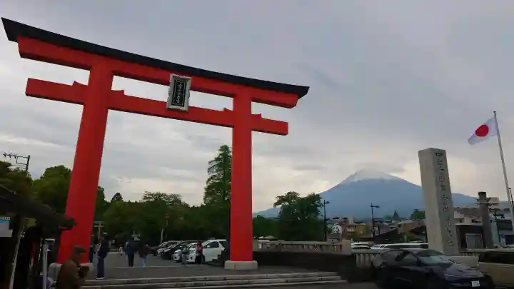 富士山本宮浅間大社の{uncategorized: "未分類", other: "その他", undefined: "問題あり", building: "その他建物", grave: "お墓", sacred_gate: "鳥居", guardian: "狛犬", statue: "像", buddha: "仏像", history: "歴史", nature: "自然", garden: "庭園", animal: "動物", pagoda: "塔", temizu: "手水舎", mountain_gate: "山門・神門", sanctuary: "本殿・本堂", subordinate: "末社・摂社", art: "芸術", scenery: "景色", jizo: "地蔵", ema: "絵馬", goshuin: "御朱印", omikuji: "おみくじ", items: "授与品その他", amulet: "お守り", goshuincho: "御朱印帳", eats: "食事", festival: "お祭り", votive_dance: "神楽", shichigosan: "七五三参", wedding: "結婚式", experience: "体験その他", initially: "初詣", around: "周辺", anti_infection: "感染症対策"}