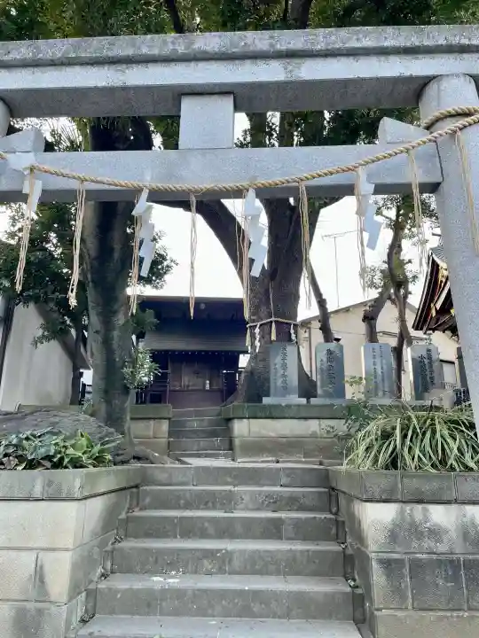 女塚神社の{uncategorized: "未分類", other: "その他", undefined: "問題あり", building: "その他建物", grave: "お墓", sacred_gate: "鳥居", guardian: "狛犬", statue: "像", buddha: "仏像", history: "歴史", nature: "自然", garden: "庭園", animal: "動物", pagoda: "塔", temizu: "手水舎", mountain_gate: "山門・神門", sanctuary: "本殿・本堂", subordinate: "末社・摂社", art: "芸術", scenery: "景色", jizo: "地蔵", ema: "絵馬", goshuin: "御朱印", omikuji: "おみくじ", items: "授与品その他", amulet: "お守り", goshuincho: "御朱印帳", eats: "食事", festival: "お祭り", votive_dance: "神楽", shichigosan: "七五三参", wedding: "結婚式", experience: "体験その他", initially: "初詣", around: "周辺", anti_infection: "感染症対策"}