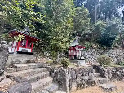 玉津岡神社の{uncategorized: "未分類", other: "その他", undefined: "問題あり", building: "その他建物", grave: "お墓", sacred_gate: "鳥居", guardian: "狛犬", statue: "像", buddha: "仏像", history: "歴史", nature: "自然", garden: "庭園", animal: "動物", pagoda: "塔", temizu: "手水舎", mountain_gate: "山門・神門", sanctuary: "本殿・本堂", subordinate: "末社・摂社", art: "芸術", scenery: "景色", jizo: "地蔵", ema: "絵馬", goshuin: "御朱印", omikuji: "おみくじ", items: "授与品その他", amulet: "お守り", goshuincho: "御朱印帳", eats: "食事", festival: "お祭り", votive_dance: "神楽", shichigosan: "七五三参", wedding: "結婚式", experience: "体験その他", initially: "初詣", around: "周辺", anti_infection: "感染症対策"}