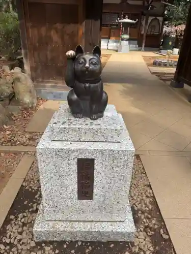 豪徳寺の{uncategorized: "未分類", other: "その他", undefined: "問題あり", building: "その他建物", grave: "お墓", sacred_gate: "鳥居", guardian: "狛犬", statue: "像", buddha: "仏像", history: "歴史", nature: "自然", garden: "庭園", animal: "動物", pagoda: "塔", temizu: "手水舎", mountain_gate: "山門・神門", sanctuary: "本殿・本堂", subordinate: "末社・摂社", art: "芸術", scenery: "景色", jizo: "地蔵", ema: "絵馬", goshuin: "御朱印", omikuji: "おみくじ", items: "授与品その他", amulet: "お守り", goshuincho: "御朱印帳", eats: "食事", festival: "お祭り", votive_dance: "神楽", shichigosan: "七五三参", wedding: "結婚式", experience: "体験その他", initially: "初詣", around: "周辺", anti_infection: "感染症対策"}