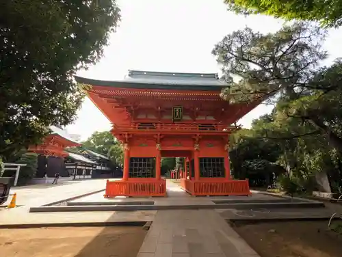 穴八幡宮の山門・神門