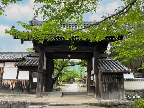 橘寺の山門