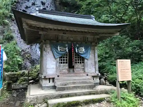 出羽神社(出羽三山神社)～三神合祭殿～の末社