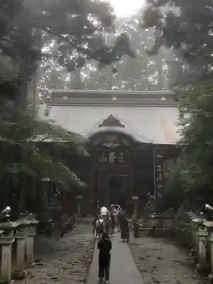 三峯神社の山門・神門