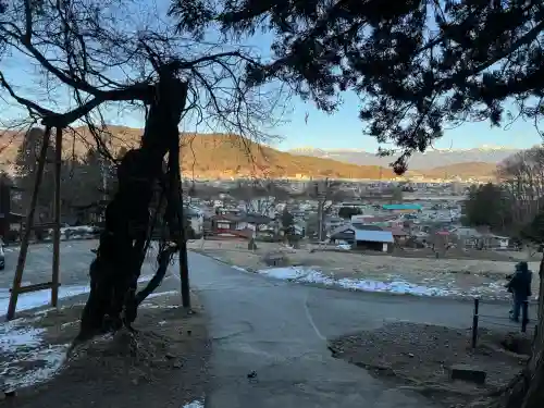 諏訪大社上社前宮の{uncategorized: "未分類", other: "その他", undefined: "問題あり", building: "その他建物", grave: "お墓", sacred_gate: "鳥居", guardian: "狛犬", statue: "像", buddha: "仏像", history: "歴史", nature: "自然", garden: "庭園", animal: "動物", pagoda: "塔", temizu: "手水舎", mountain_gate: "山門・神門", sanctuary: "本殿・本堂", subordinate: "末社・摂社", art: "芸術", scenery: "景色", jizo: "地蔵", ema: "絵馬", goshuin: "御朱印", omikuji: "おみくじ", items: "授与品その他", amulet: "お守り", goshuincho: "御朱印帳", eats: "食事", festival: "お祭り", votive_dance: "神楽", shichigosan: "七五三参", wedding: "結婚式", experience: "体験その他", initially: "初詣", around: "周辺", anti_infection: "感染症対策"}