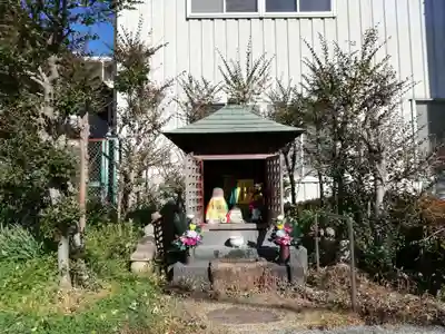 六湛寺子安地蔵尊の本殿・本堂