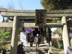 三囲神社の鳥居