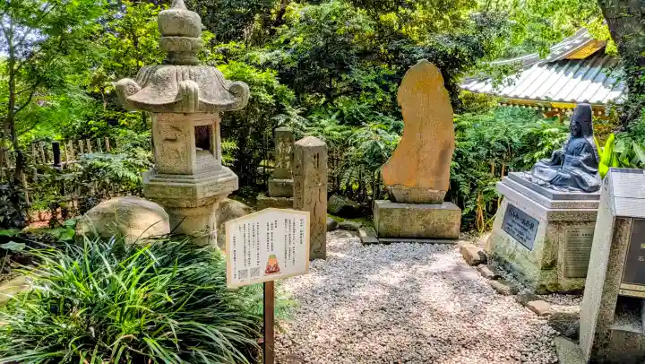 江島神社の{uncategorized: "未分類", other: "その他", undefined: "問題あり", building: "その他建物", grave: "お墓", sacred_gate: "鳥居", guardian: "狛犬", statue: "像", buddha: "仏像", history: "歴史", nature: "自然", garden: "庭園", animal: "動物", pagoda: "塔", temizu: "手水舎", mountain_gate: "山門・神門", sanctuary: "本殿・本堂", subordinate: "末社・摂社", art: "芸術", scenery: "景色", jizo: "地蔵", ema: "絵馬", goshuin: "御朱印", omikuji: "おみくじ", items: "授与品その他", amulet: "お守り", goshuincho: "御朱印帳", eats: "食事", festival: "お祭り", votive_dance: "神楽", shichigosan: "七五三参", wedding: "結婚式", experience: "体験その他", initially: "初詣", around: "周辺", anti_infection: "感染症対策"}