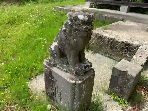 諏訪神社の狛犬