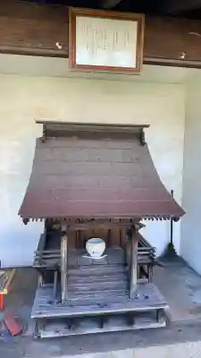 本光寺の{uncategorized: "未分類", other: "その他", undefined: "問題あり", building: "その他建物", grave: "お墓", sacred_gate: "鳥居", guardian: "狛犬", statue: "像", buddha: "仏像", history: "歴史", nature: "自然", garden: "庭園", animal: "動物", pagoda: "塔", temizu: "手水舎", mountain_gate: "山門・神門", sanctuary: "本殿・本堂", subordinate: "末社・摂社", art: "芸術", scenery: "景色", jizo: "地蔵", ema: "絵馬", goshuin: "御朱印", omikuji: "おみくじ", items: "授与品その他", amulet: "お守り", goshuincho: "御朱印帳", eats: "食事", festival: "お祭り", votive_dance: "神楽", shichigosan: "七五三参", wedding: "結婚式", experience: "体験その他", initially: "初詣", around: "周辺", anti_infection: "感染症対策"}