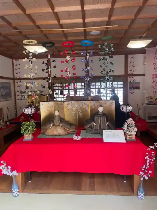 岩槻久伊豆神社の{uncategorized: "未分類", other: "その他", undefined: "問題あり", building: "その他建物", grave: "お墓", sacred_gate: "鳥居", guardian: "狛犬", statue: "像", buddha: "仏像", history: "歴史", nature: "自然", garden: "庭園", animal: "動物", pagoda: "塔", temizu: "手水舎", mountain_gate: "山門・神門", sanctuary: "本殿・本堂", subordinate: "末社・摂社", art: "芸術", scenery: "景色", jizo: "地蔵", ema: "絵馬", goshuin: "御朱印", omikuji: "おみくじ", items: "授与品その他", amulet: "お守り", goshuincho: "御朱印帳", eats: "食事", festival: "お祭り", votive_dance: "神楽", shichigosan: "七五三参", wedding: "結婚式", experience: "体験その他", initially: "初詣", around: "周辺", anti_infection: "感染症対策"}