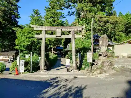 宇奈岐日女神社の鳥居