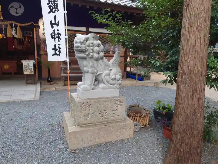 御殿山神社の狛犬