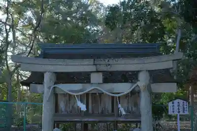 泉穴師神社の末社・摂社