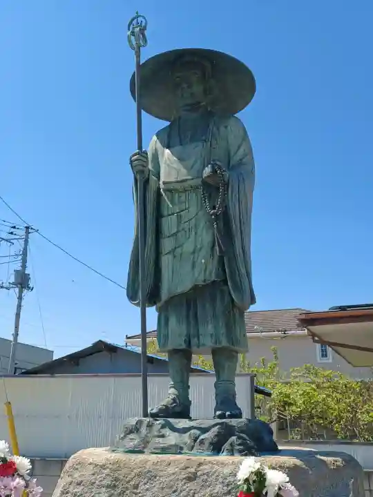 海蔵寺の{uncategorized: "未分類", other: "その他", undefined: "問題あり", building: "その他建物", grave: "お墓", sacred_gate: "鳥居", guardian: "狛犬", statue: "像", buddha: "仏像", history: "歴史", nature: "自然", garden: "庭園", animal: "動物", pagoda: "塔", temizu: "手水舎", mountain_gate: "山門・神門", sanctuary: "本殿・本堂", subordinate: "末社・摂社", art: "芸術", scenery: "景色", jizo: "地蔵", ema: "絵馬", goshuin: "御朱印", omikuji: "おみくじ", items: "授与品その他", amulet: "お守り", goshuincho: "御朱印帳", eats: "食事", festival: "お祭り", votive_dance: "神楽", shichigosan: "七五三参", wedding: "結婚式", experience: "体験その他", initially: "初詣", around: "周辺", anti_infection: "感染症対策"}