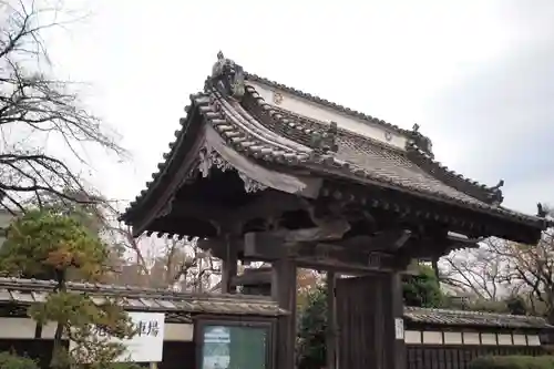 成就院浄光寺の山門