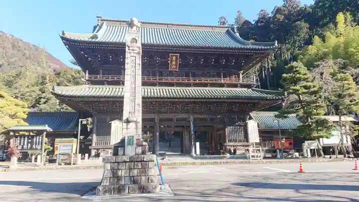 久遠寺の山門・神門