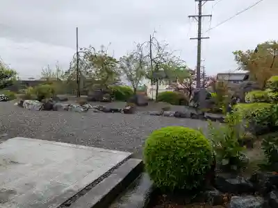 実相寺の{uncategorized: "未分類", other: "その他", undefined: "問題あり", building: "その他建物", grave: "お墓", sacred_gate: "鳥居", guardian: "狛犬", statue: "像", buddha: "仏像", history: "歴史", nature: "自然", garden: "庭園", animal: "動物", pagoda: "塔", temizu: "手水舎", mountain_gate: "山門・神門", sanctuary: "本殿・本堂", subordinate: "末社・摂社", art: "芸術", scenery: "景色", jizo: "地蔵", ema: "絵馬", goshuin: "御朱印", omikuji: "おみくじ", items: "授与品その他", amulet: "お守り", goshuincho: "御朱印帳", eats: "食事", festival: "お祭り", votive_dance: "神楽", shichigosan: "七五三参", wedding: "結婚式", experience: "体験その他", initially: "初詣", around: "周辺", anti_infection: "感染症対策"}