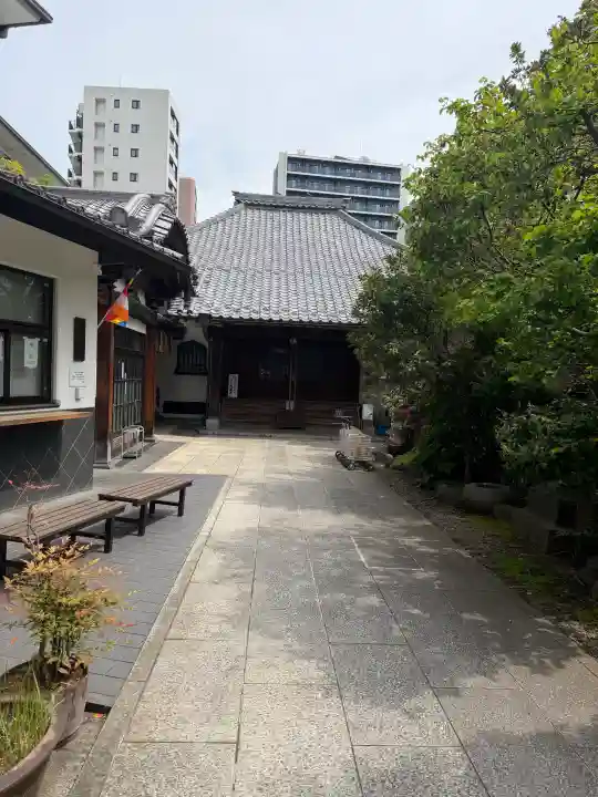 英信寺の{uncategorized: "未分類", other: "その他", undefined: "問題あり", building: "その他建物", grave: "お墓", sacred_gate: "鳥居", guardian: "狛犬", statue: "像", buddha: "仏像", history: "歴史", nature: "自然", garden: "庭園", animal: "動物", pagoda: "塔", temizu: "手水舎", mountain_gate: "山門・神門", sanctuary: "本殿・本堂", subordinate: "末社・摂社", art: "芸術", scenery: "景色", jizo: "地蔵", ema: "絵馬", goshuin: "御朱印", omikuji: "おみくじ", items: "授与品その他", amulet: "お守り", goshuincho: "御朱印帳", eats: "食事", festival: "お祭り", votive_dance: "神楽", shichigosan: "七五三参", wedding: "結婚式", experience: "体験その他", initially: "初詣", around: "周辺", anti_infection: "感染症対策"}
