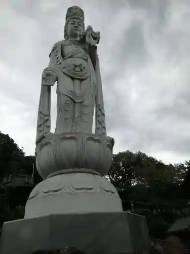 埼玉厄除け開運大師・龍泉寺（切り絵御朱印発祥の寺）の仏像